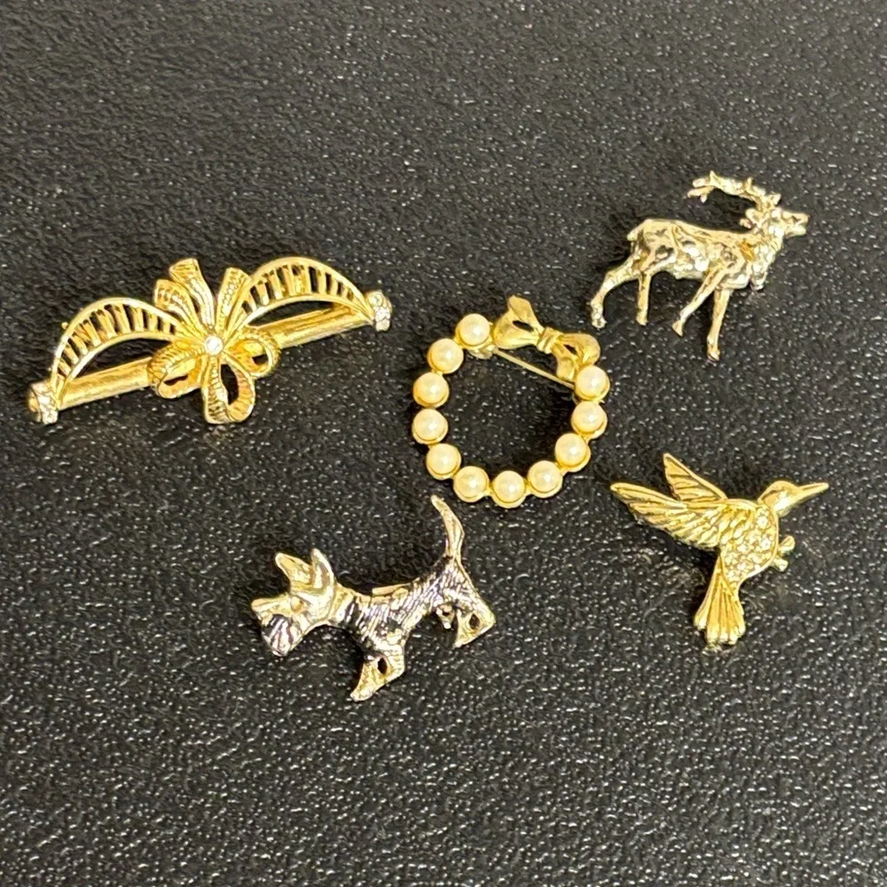 Brooch Collection Bundle Lot Hummingbird Scottie Dog Deer Wreath Set